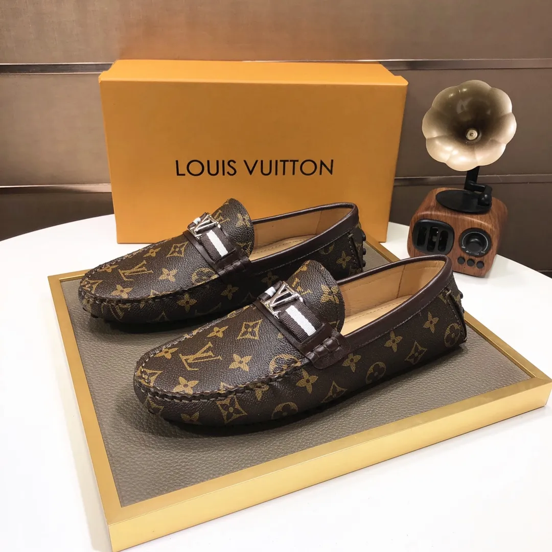 Men's men's shoes 💰420💰 [LV Doudou shoes] (water-dyed cowhide lining) new model is on the market, available on the official website. The new Doudou shoes are processed into single-color materials, and the uppers are made of imported special materials. The body of the shoe is fully hemmed with mark thread, and is lined with imported original cowhide leather. The elegant shoe shape is super suitable for all-matching, and the size is 38-44.